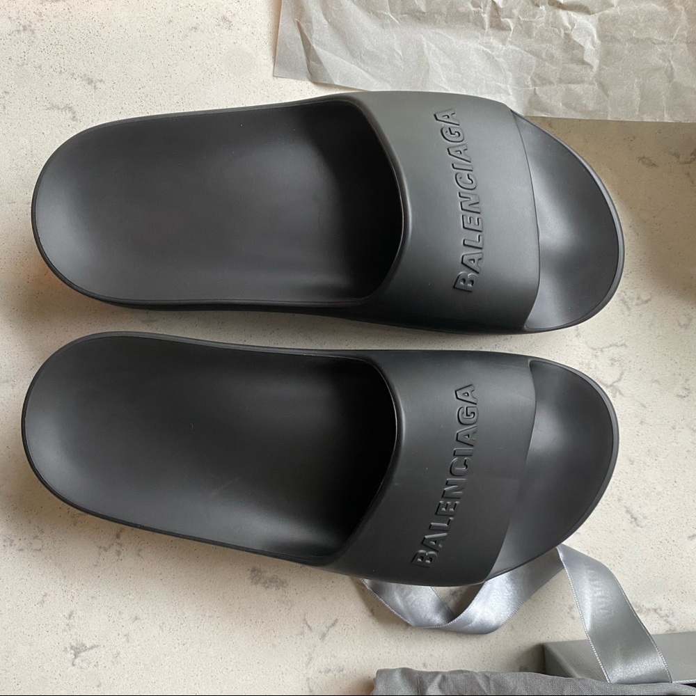 Balenciaga chunky rubber slide